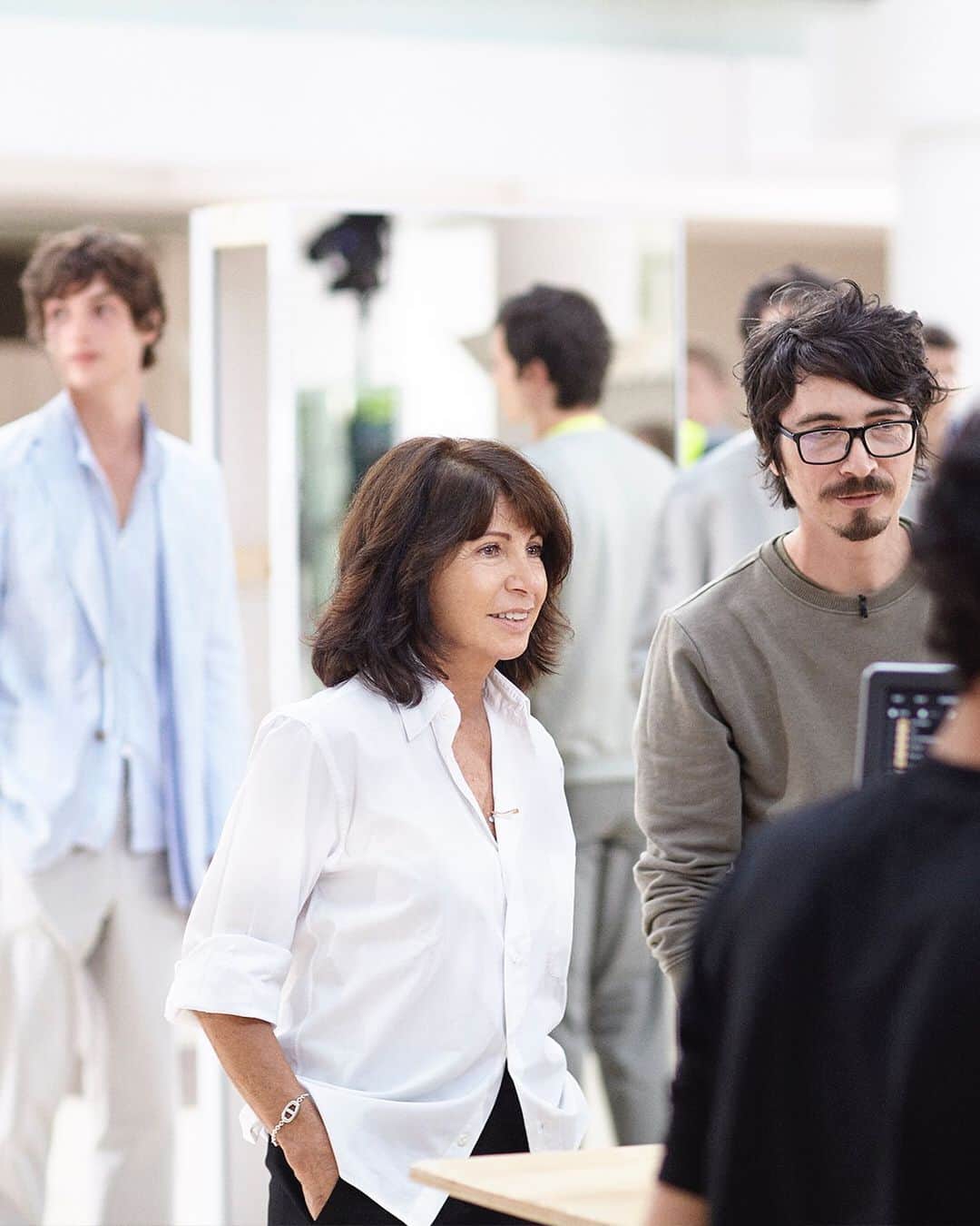 のインスタグラム：「Hors-champ. Véronique Nichanian with Cyril Teste.  #SpringSummer #Hermes #HermesHomme」