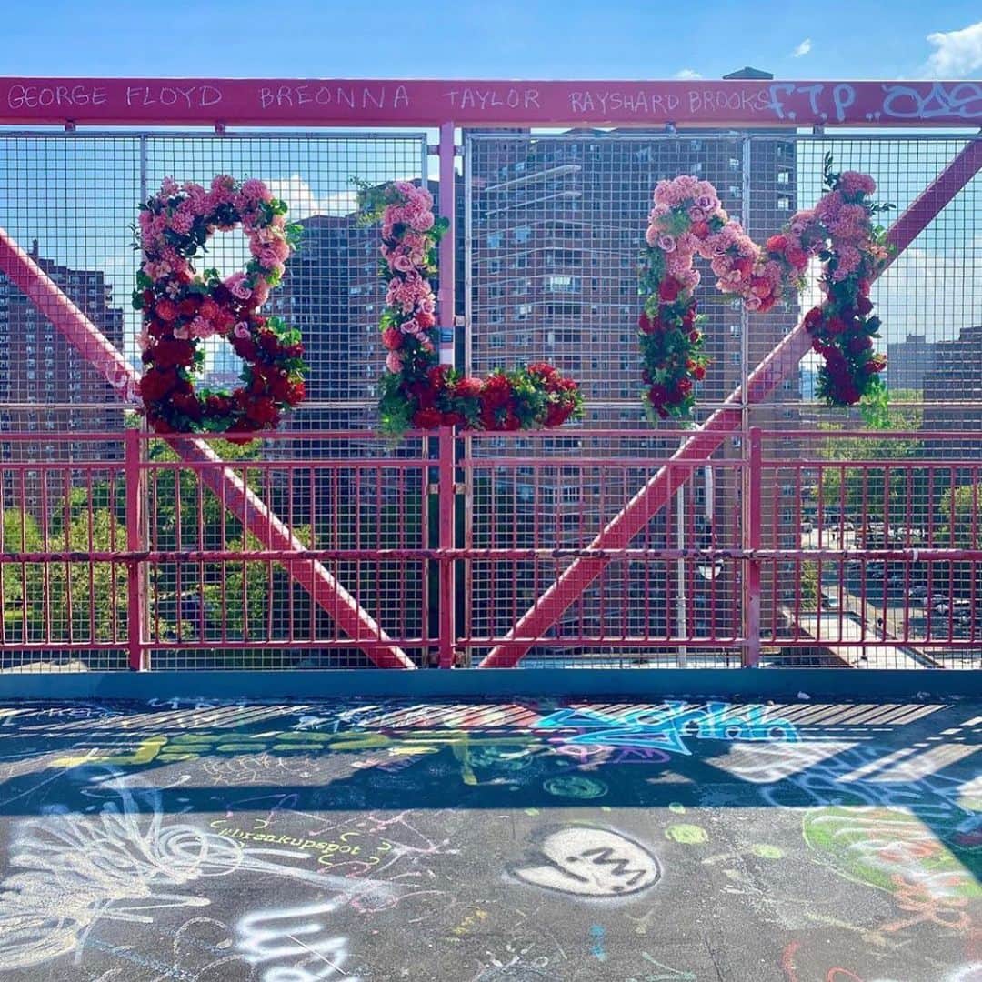 レオナ・ルイスのインスタグラム：「I 💗 this tribute @ontheground.bk #blacktranslivesmatter #blacklivesmatter 🌸」