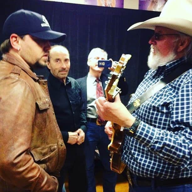 のインスタグラム：「Man I am heartbroken to hear that Charlie Daniels passed away this morning. He was one of the nicest/kindest people I have ever met. Thanks for the musical legacy u left all of us. We will miss you Mr. Charlie!」