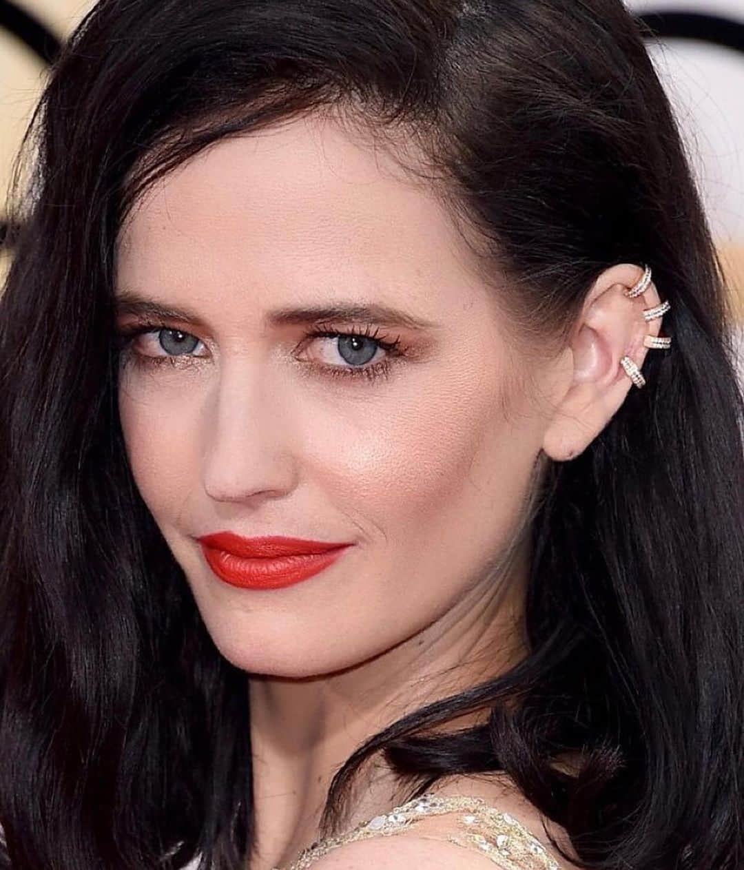 シャーロット・ティルベリーさんのインスタグラム写真 - (シャーロット・ティルベリーInstagram)「Happy birthday to the ethereal beauty @evagreenweb!!! Hope to see you in my makeup chair soon darling, may all your beauty dreams come true this year!!! 💫🌸💗💖」7月7日 2時31分 - charlottetilbury