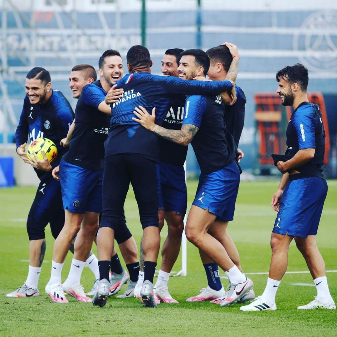 マウロ・イカルディさんのインスタグラム写真 - (マウロ・イカルディInstagram)「Be Happy ❤️💙⚽️」7月7日 2時36分 - mauroicardi