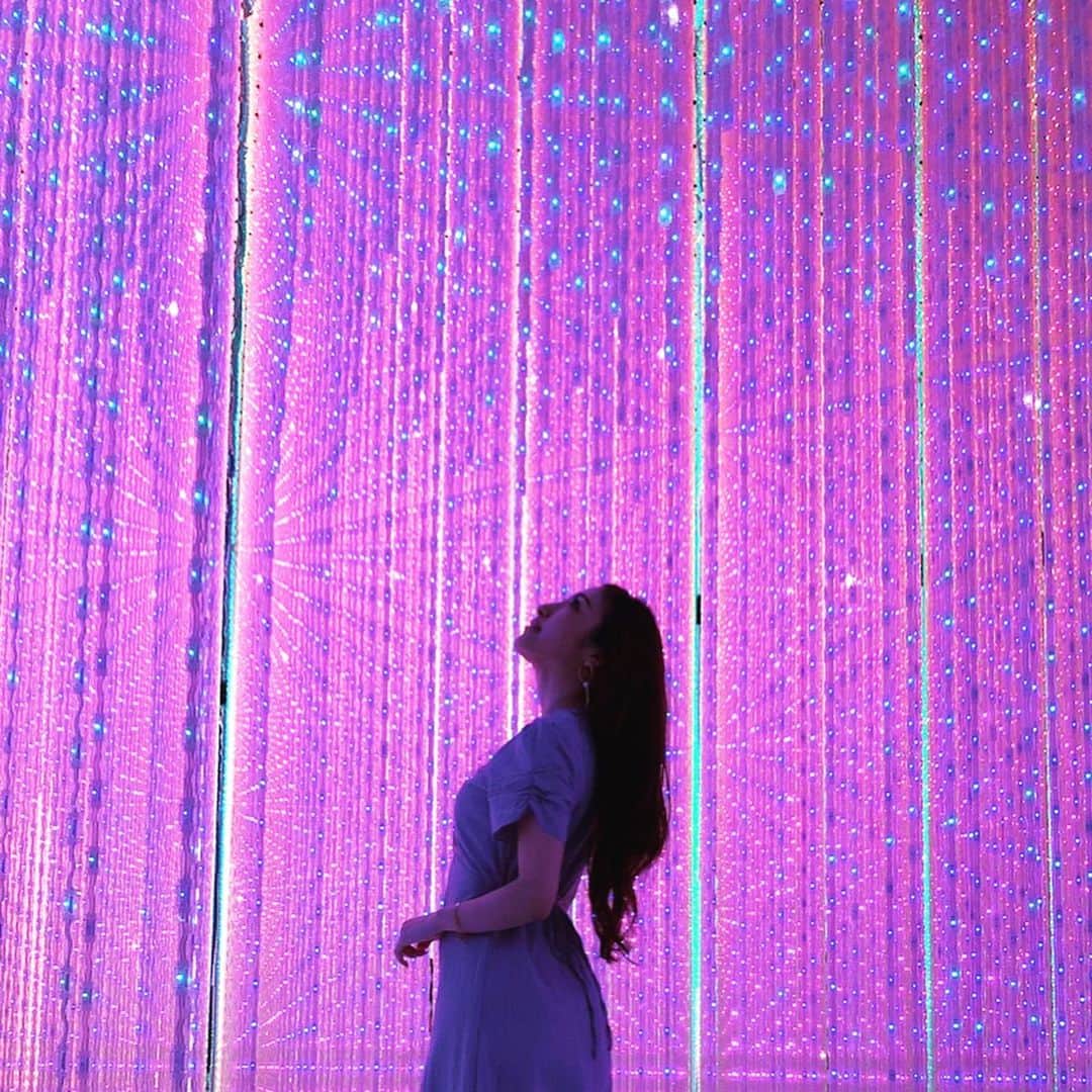 のインスタグラム：「. . 🦋𝑡𝑒𝑎𝑚𝐿𝑎𝑏 𝑃𝑙𝑎𝑛𝑒𝑡𝑠 𝑇𝑂𝐾𝑌𝑂🦋 . ずっと行ってみたかったチームラボ空間へ…! 想像を超えた空間演出に五感が研ぎ澄まされ ドキドキの止まらない不思議な体験が出来ました💓💗 またアートの中に飛び込みに行きたいっ🧚🏻‍♀️✨✨ . . . #チームラボプラネッツ #チームラボ豊洲 #アート #豊洲 #新豊洲 #art #beautiful #beautifulart #芸術 #エンタメ #夏の思い出 #チームラボ #pr #コラボベース #toyosu」