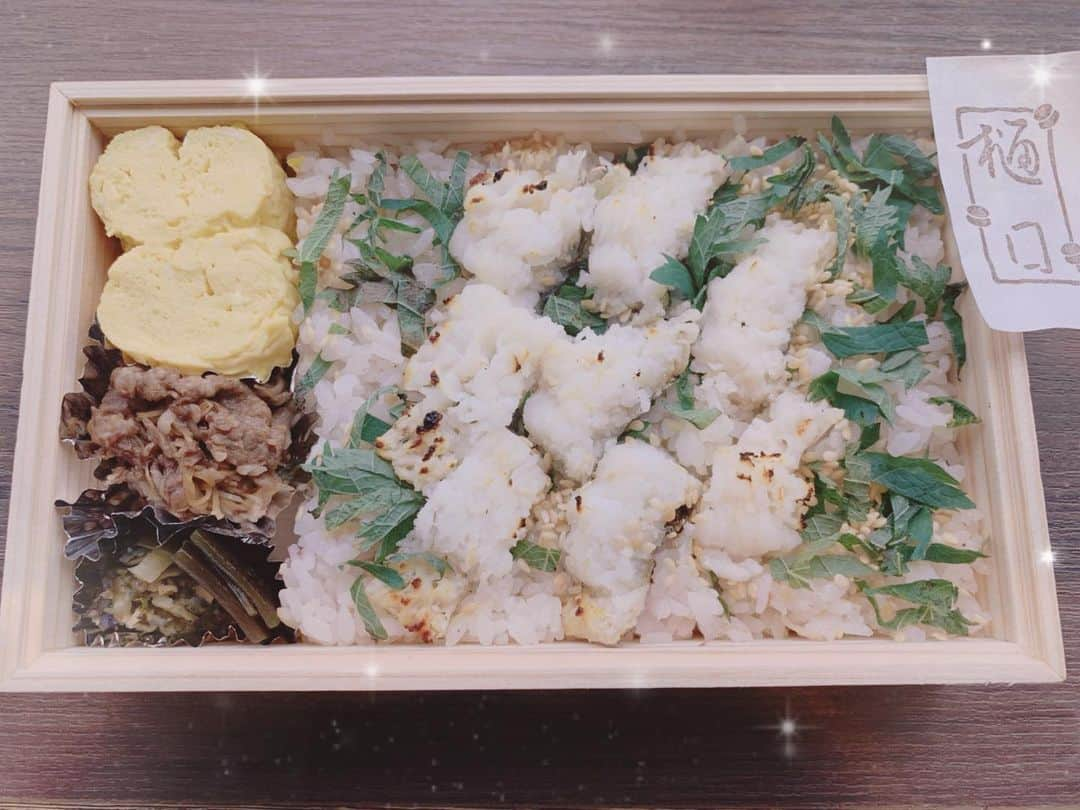 元ちとせさんのインスタグラム写真 - (元ちとせInstagram)「こーーーんなにも❣️美味しいお弁当🍱があるものなんですね😍 感動🥺です。 食材一つ一つが何一つ無駄なくいかされておりました。 よーーーし素晴らしいパワーをもらったので！午後からも頑張ります❗️  #樋口 #お土産お弁当 #和食 #美味しすぎ #パワーアップ #感謝」7月7日 13時35分 - hajimechitose.official