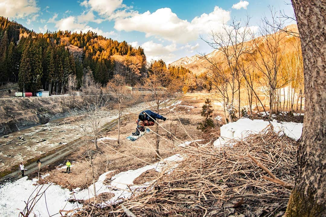 のインスタグラム：「spring natural session. 2シーズン前～ #snowboarding  #photography #werideforever」