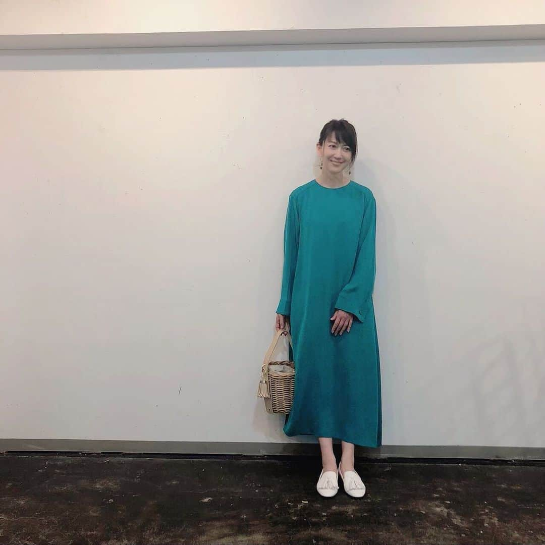 森口瑤子さんのインスタグラム写真 - (森口瑤子Instagram)「. . 森口的あるあるあるある。 スマホ忘れるとかよくわからない🙄 お財布もよく忘れます。 取りに戻る時間の無駄なことといったら💦 . #サザエさん #スマホ持ったら #お財布忘れる #お財布も持ったら #鍵はどこだ？ #ははははは」7月7日 12時13分 - yokomoriguchi_official