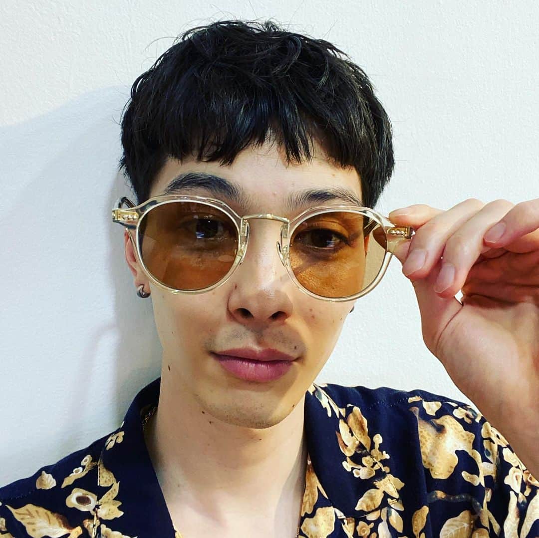 守屋光治さんのインスタグラム写真 - (守屋光治Instagram)「new sunglasse。  暑いですね。最近。  #glitch」7月7日 12時17分 - kojimoriya327