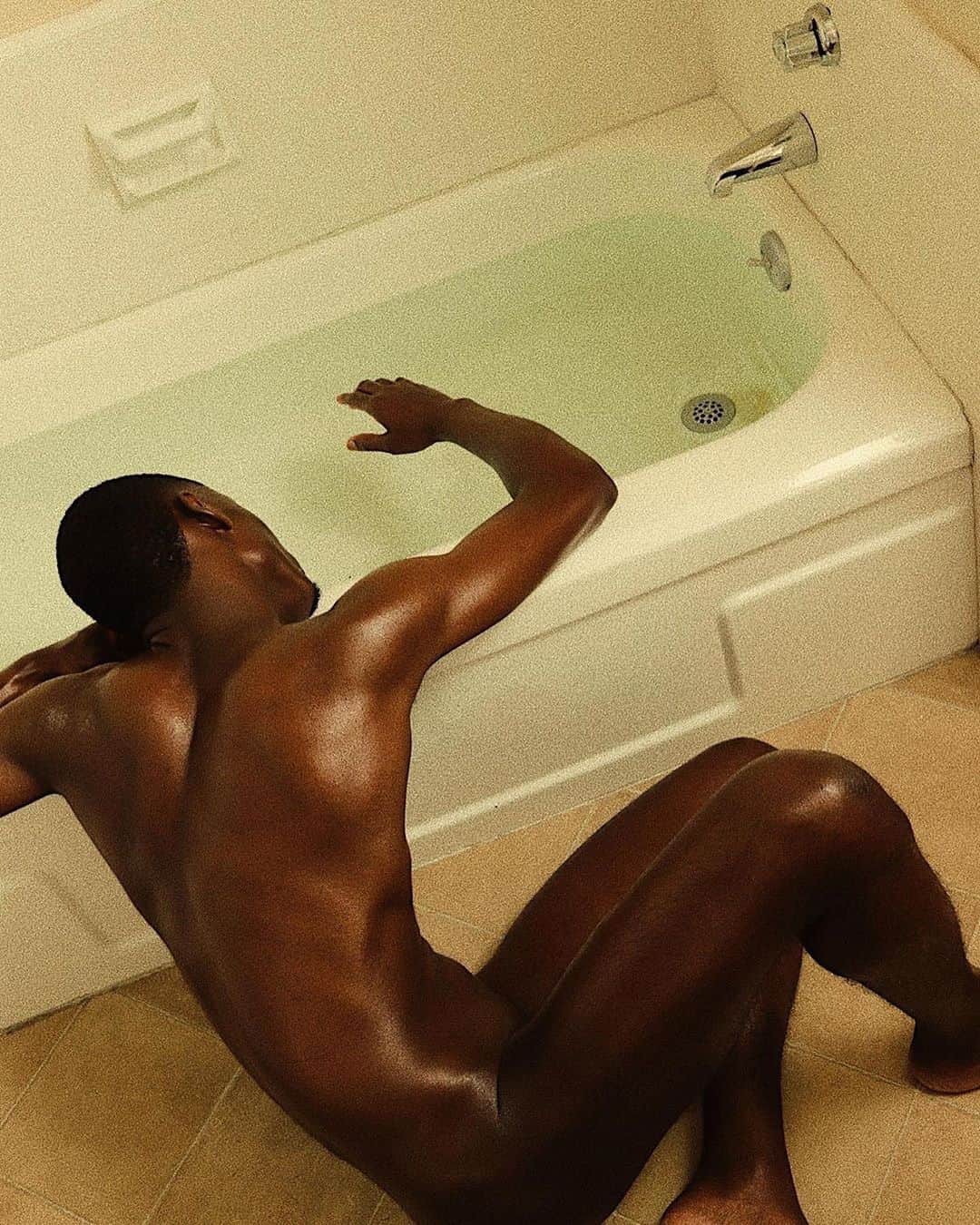 Paul Octaviousのインスタグラム：「Beautiful and deeply felt Image and words by @hen_____ry . ✊🏿: “there’s this ripple in the black community that doesn’t allow a black man to be artistically vulnerable... yet still be looked at as a man. I spent too many hours contemplating what people would perceive this image as, even after dozens of you,male and female, flooded my DMs with positive artistic reflection. I love y’all for that, I love myself for what I’ve grown to be... I’ve grown to be a piece of art in progress. We are all a piece of art in progress... God bless the black creative and the forward progression of his people.” • • • • • • Self Portrait: @_lovejonesphoto.c #black #artistsoninstagram #blackartists #blackart #artistsoninstagram #revolutionary #blackexterior #blacklove #motivation #blackprotest #losangeles #photooftheday #photography #selfportraitphotography #sunset」
