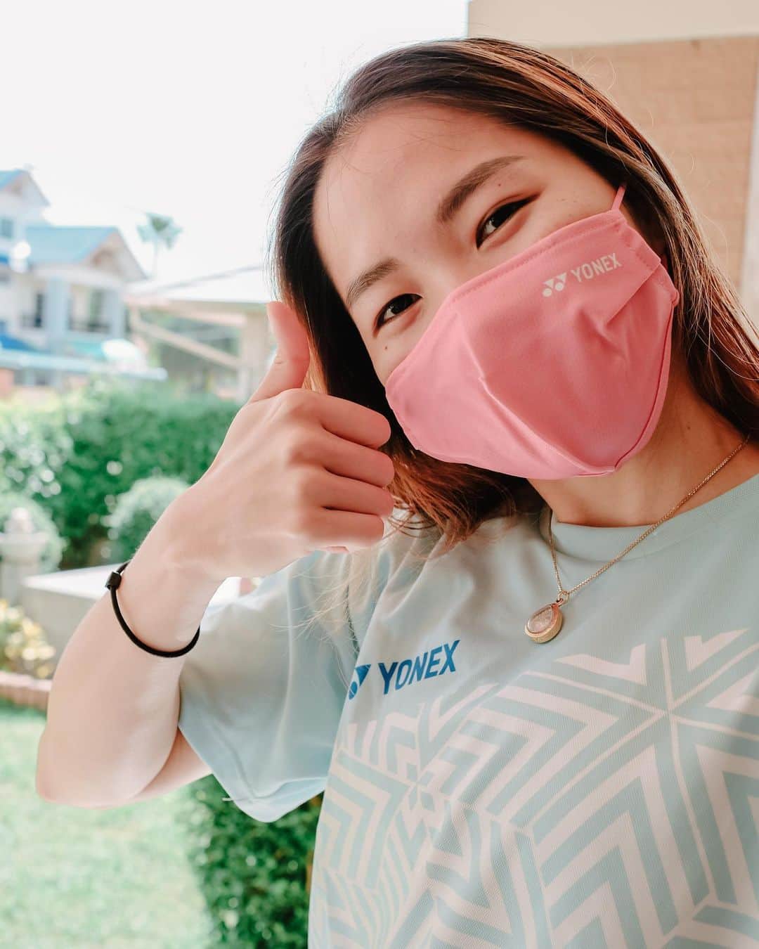 ラチャノック・インタノンのインスタグラム：「The situation may get better, but don't forget to take good care of yourself. 👍🏻 . .  Thank you, Yonex. I will stay safe. See you soon! 🙏🏻」