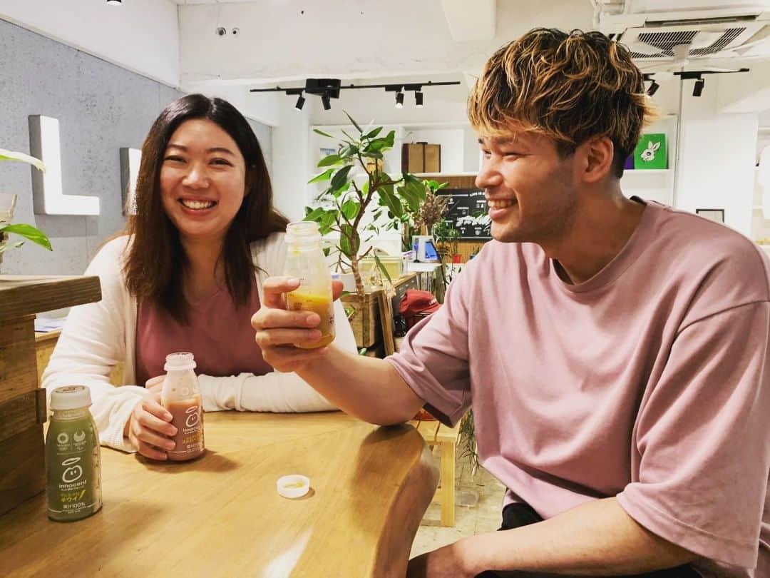 のインスタグラム：「【いいオフィス上野で #フル活 】 @innocent_japan さんの「まんま飲むフルーツ」、来館のみなさんから大変好評でして、1週間で144本がなくなっちゃいました〜！ みなさんが笑顔で美味しい！と言ってくれて嬉しかったです。 #いいオフィス #いいオフィス上野 #コワーキングスペース #リモートワーク #テレワーク #ダイエット #健康志向 #フルーツスムージー #水分補給 #美味しい」