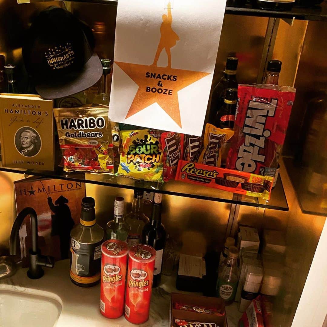 アダム・シャピロさんのインスタグラム写真 - (アダム・シャピロInstagram)「I may have made my own #Hamilton merch and concession stand so we could really get the full theatre experience.  I went with the twizzlers, as always. I also bought the book. And the hat. And a huge wine.」7月7日 12時46分 - shappyshaps