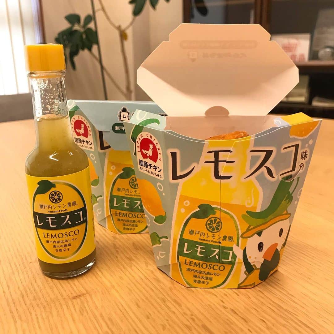 瀬戸内レモン農園さんのインスタグラム写真 - (瀬戸内レモン農園Instagram)「こんにちは(^^)﻿ ﻿ いつもご覧いただき誠にありがとうございます♪﻿ ﻿ 本日はＬＡＷＳＯＮさんから発売される新商品のご紹介です。﻿ 7/7から #中四国地方限定　で「からあげクン　レモスコ味」が発売されます。﻿ ﻿ 瀬戸内産広島レモン、海人の藻塩、九州産唐辛子を使用したすっぱ辛いレモスコとからあげクンの相性が良く、夏におすすめの商品になります。﻿ ﻿ お近くの方はぜひお試しくださいませ(^^)/﻿ ﻿ #からあげクン #ＬＡＷＳＯＮ　#ローソン #レモスコ #新商品 #コンビニ #唐揚げ #瀬戸内レモン #レモン #檸檬 #LEMON #広島 #中四﻿国 #限定商品 #ヤマトフーズ #瀬戸内レモン農園」7月7日 13時16分 - yamatofoods