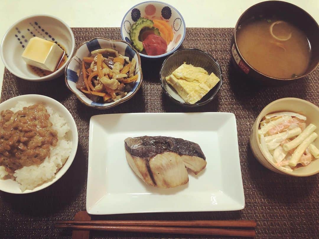 トニーフランクのインスタグラム：「作り置きした小鉢は、味が馴染んで翌日とかどんどん美味くなってくるなー！！！！」