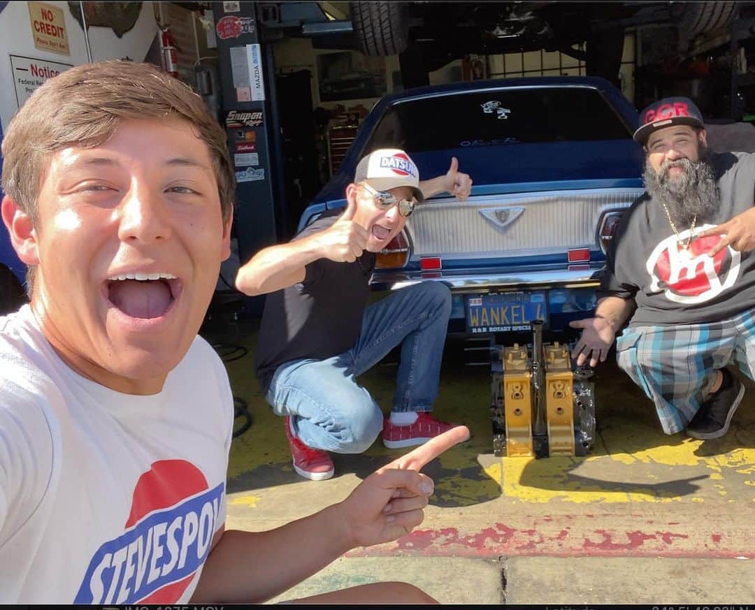 スティーブのインスタグラム：「Now that’s one tasty looking dorito or onigiri in Japanese!! Swipe right!  13b rotary engine Bridgeport near complete!! @rotaryryan80 check out the latest episode of our RX-7 build. Link in profile !! めちゃくちゃ美味しそうなおにぎりですね！　#ロータリー #rx7 #rx7fc #initiald #rotary #頭文字d」