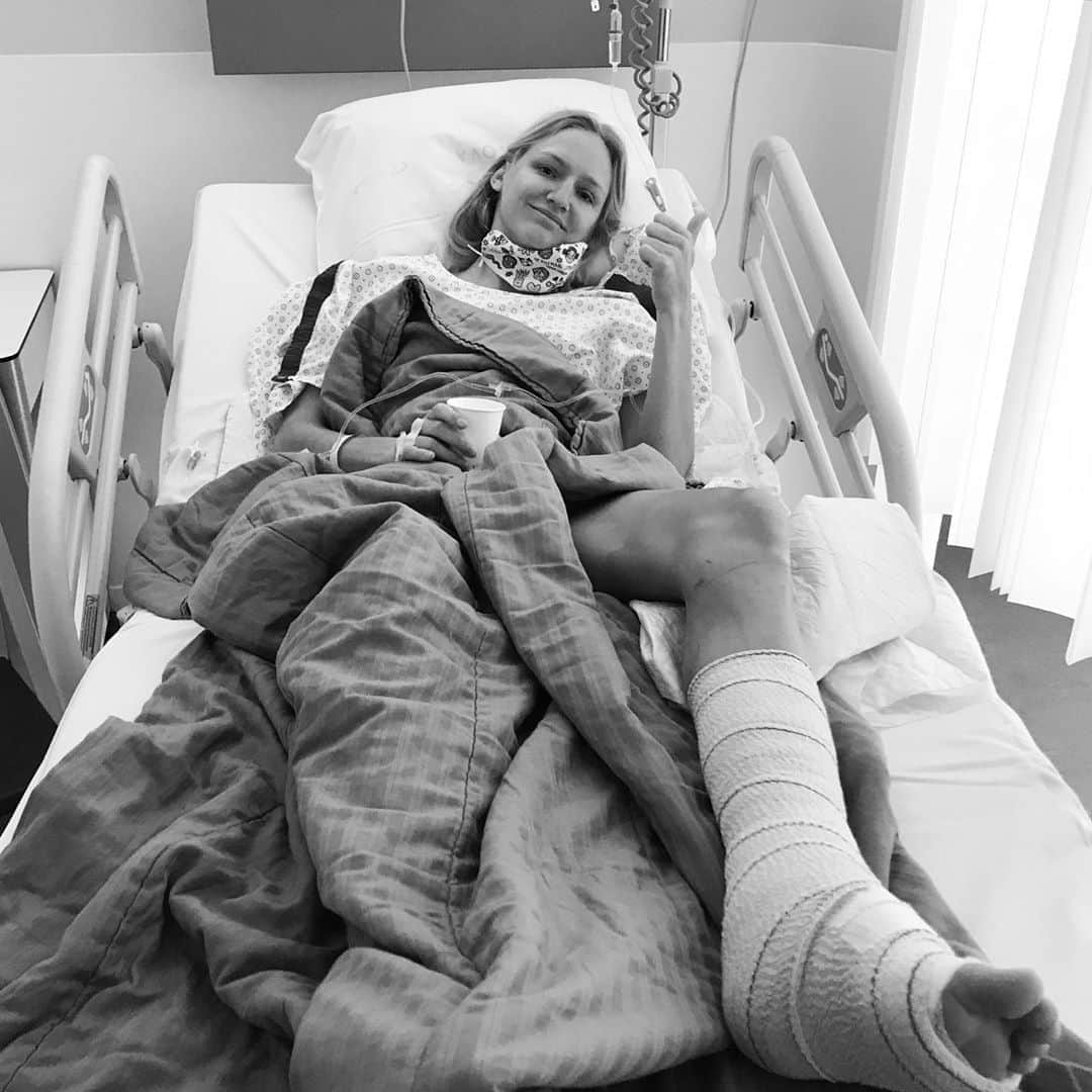 ハンネ・クレスさんのインスタグラム写真 - (ハンネ・クレスInstagram)「Ankle surgery #2 ⚔️😅 Let’s hope it’s my last one! 🤞🏼 The arthroscopy went well and I’m back home 💖 For the people asking: I had a posterior impingement problem, that is now taken care of by Dr. Buedts 👌🏼 Thank you for all the kind messages and support. I’ll try to reply tomorrow. Time to rest now! 😘 Lots of love,  Hanne」7月7日 4時50分 - hanne.claes