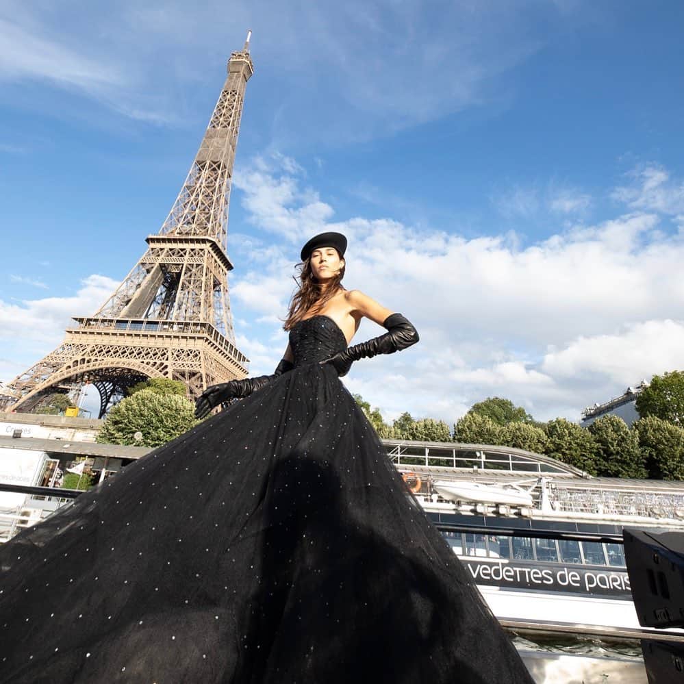 オリヴィエ・ルスタンさんのインスタグラム写真 - (オリヴィエ・ルスタンInstagram)「Paris je t’aime 🖤 #balmainsurseine」7月7日 5時01分 - olivier_rousteing