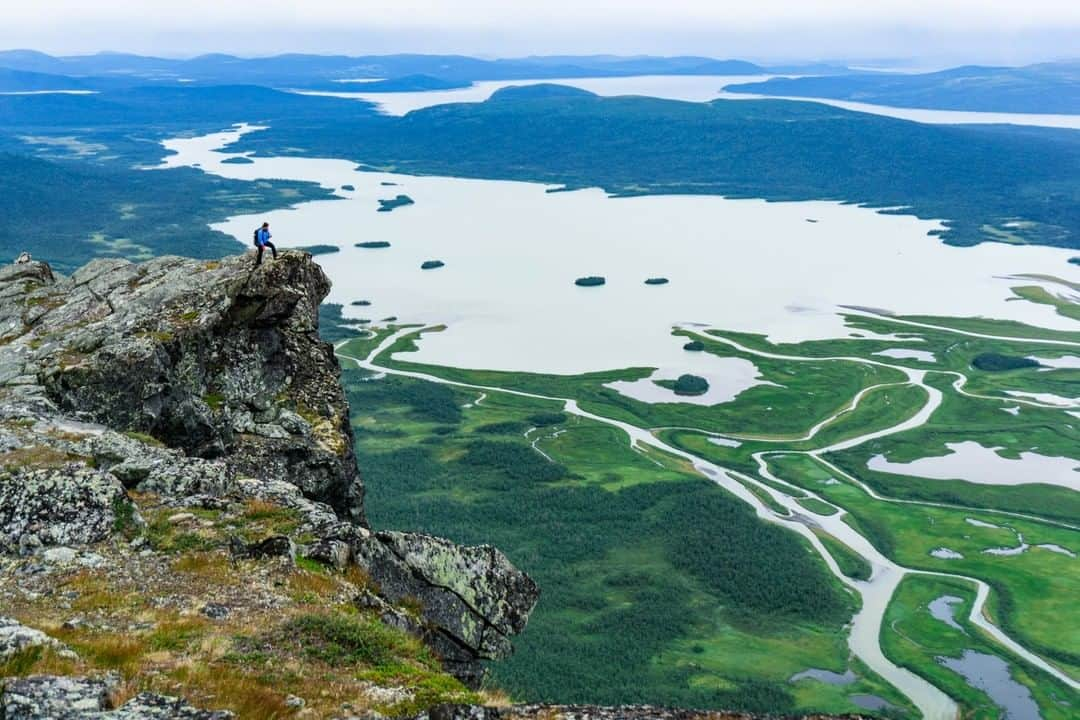 National Geographic Travelさんのインスタグラム写真 - (National Geographic TravelInstagram)「Photo by @MartinEdstrom  The iconic view over the Rapa Delta is a rewarding point of any hiking trip through Sarek National Park in the Swedish Lapland. Sarek was one of Europe's first nine national parks, established in 1909, and has very strict guidelines for visitors. You can't use kayaks, drones, or a vehicle of any kind, and you can't bring your dog. This has helped to keep this piece of Nordic wilderness in a state that still feels truly untouched.  Follow @MartinEdstrom for more travel tips from the Nordics. #Nordics #Sweden #exploringhome #sarek #sareknationalpark」7月7日 5時05分 - natgeotravel