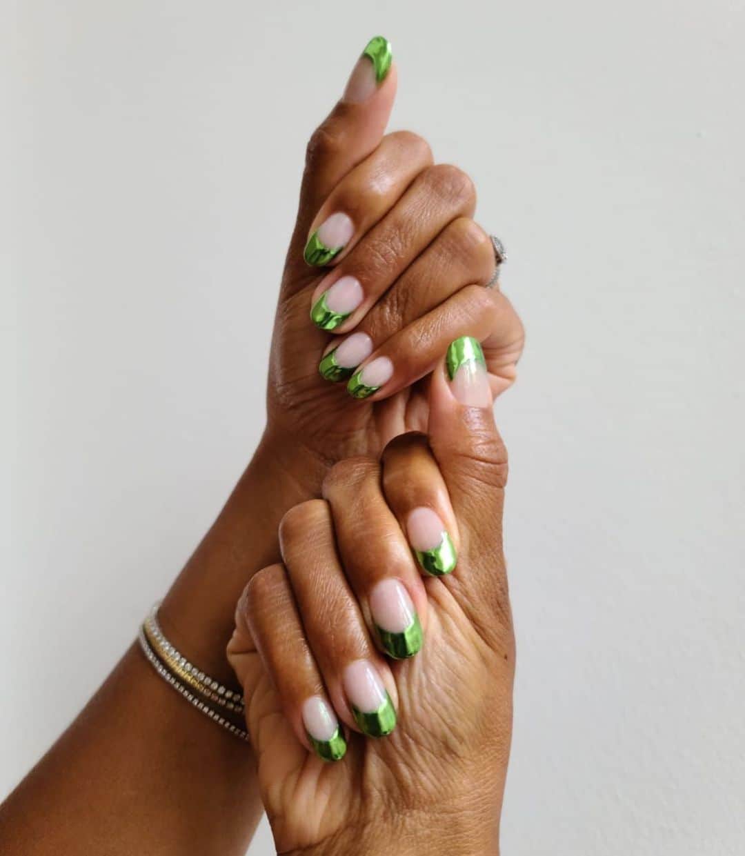 Mei Kawajiriさんのインスタグラム写真 - (Mei KawajiriInstagram)「@hannahbronfman ‘s natural nails are long after quarantine ✌🏻💚 #nailsbymei」7月7日 5時22分 - nailsbymei