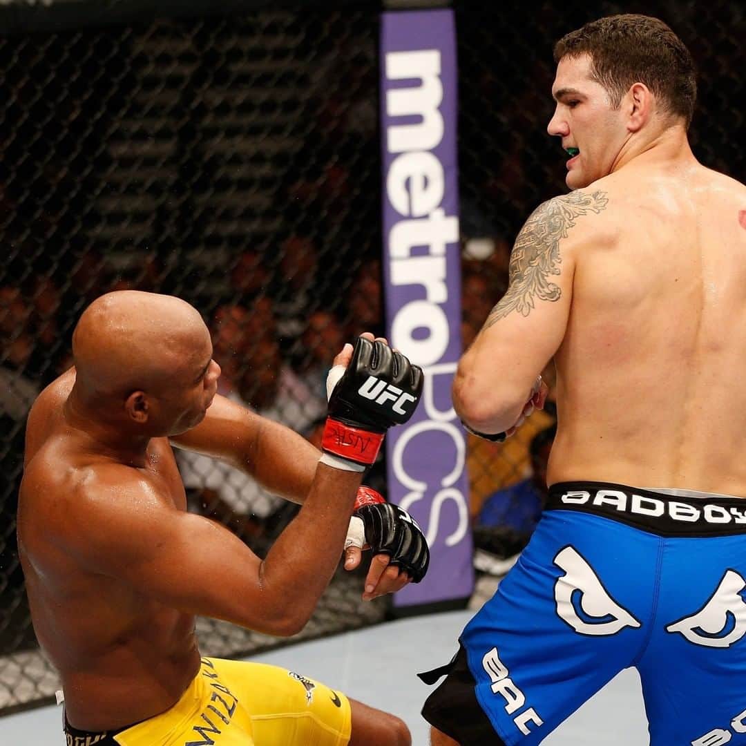 UFCさんのインスタグラム写真 - (UFCInstagram)「#OnThisDay in 2013... 📆 @ChrisWeidman finished Anderson Silva and left the 🌍 in shock!」7月7日 5時33分 - ufc