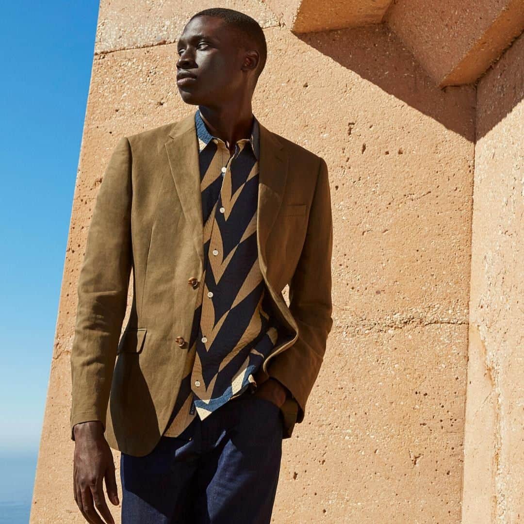 ペリーエリスのインスタグラム：「Your everyday suit reinvented for the modern man. #lifereadysince1976」