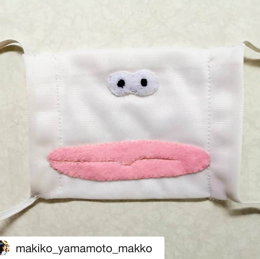 けらえいこのインスタグラム：「山本真記子さんのお母さま作、ハハノマスク❣️😷笑  #目が鼻の穴に見られるの必然 #いつもありがとうございます #あたしンち」