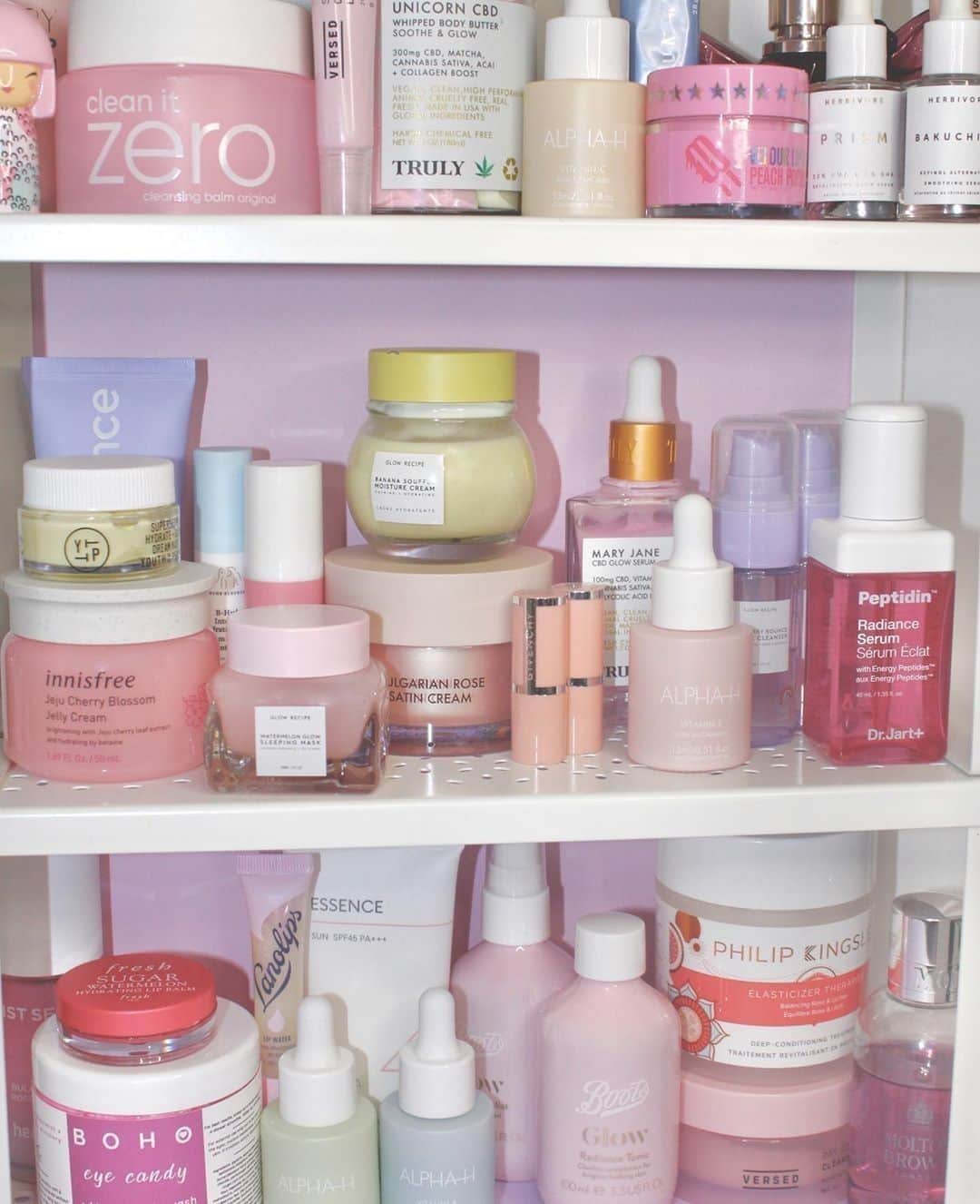 ASOSさんのインスタグラム写真 - (ASOSInstagram)「Your shelfie could never 💫 📸 @thebeautyrulexo (she/her) 🔎 Search 'Dr. Jart, Florence by Mills, Alpha H and Lanolips' on ASOS」7月7日 6時00分 - asos