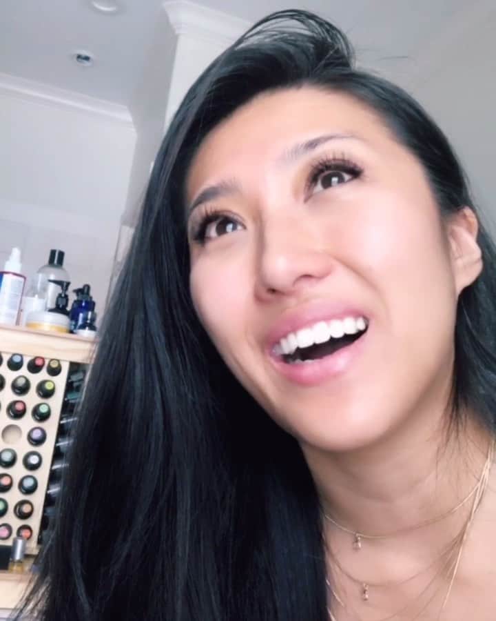 オリビア・タイのインスタグラム：「What’s your name & where are you from? 🤔」