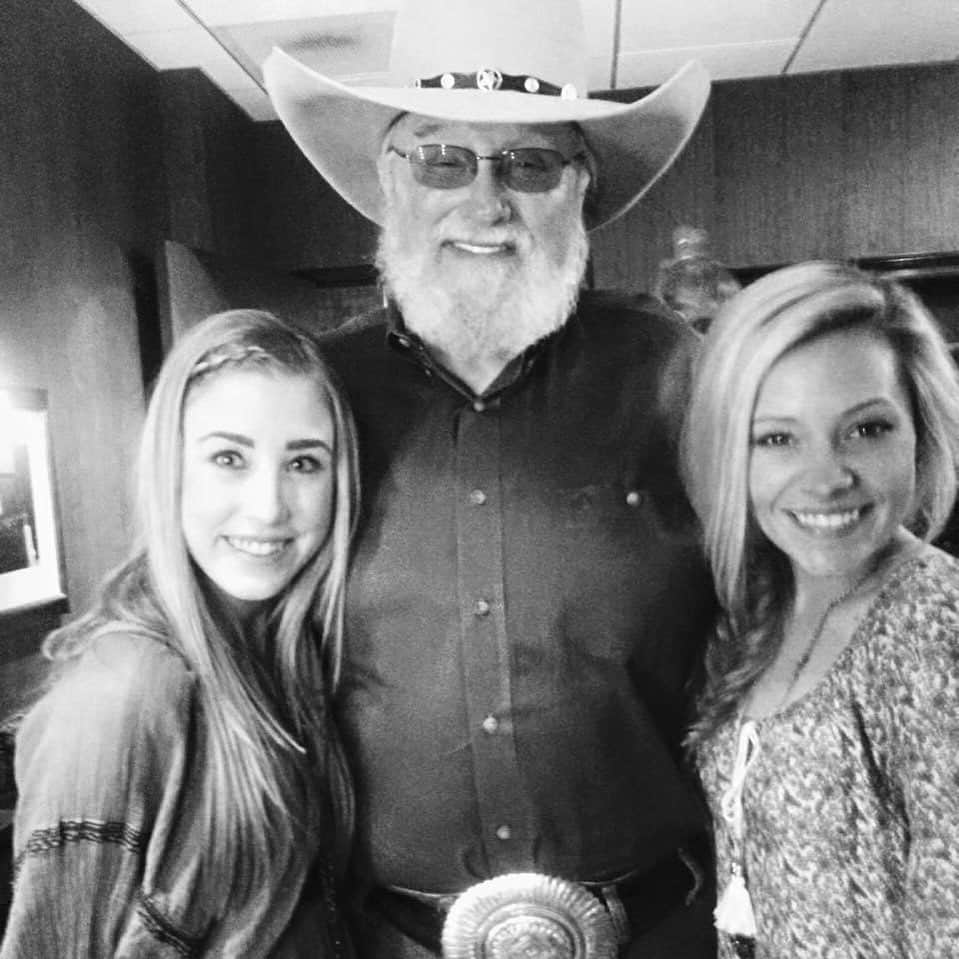 Maddie & Taeさんのインスタグラム写真 - (Maddie & TaeInstagram)「Rest In Peace to one of the greatest. It was an honor getting to meet Mr. Charlie Daniels years back at the Grand Ole Opry. Sending love to the Daniels family and our country music community. 💔」7月7日 6時25分 - maddieandtae