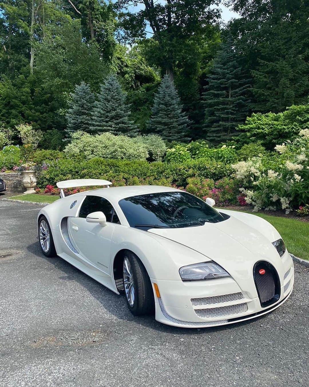 CarsWithoutLimitsさんのインスタグラム写真 - (CarsWithoutLimitsInstagram)「Bugatti #Veyron #SuperSport 300 Owner @huay_not  Photos @scottsmith_official  #carswithoutlimits #bugatti #300」7月7日 6時18分 - carswithoutlimits