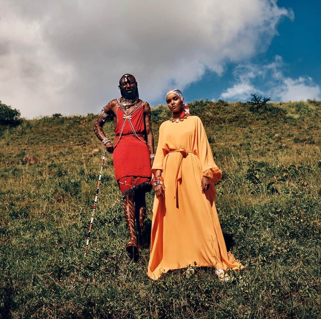 Monica Sordoのインスタグラム：「Born in Kenya as a refugee, Hijab-wearing American Model Halima Aden, has been redefining traditional standards of beauty and improving visibility for the underrepresented demographic of Muslim women — “Everyone should have that one motto — For me, growing up I needed something to say to myself to keep me unafraid, almost like a promise. I don’t need to conform to fit in and I don’t need to sway my values. I am me and I will always be true to myself — It’s so lovely to see other girls saying the same motto. Now it’s something not just for me, I share it with my community, too.” • • We are so proud to see @halima wearing MS for this @harpersbazaararabia cover shoot and invite you to read this inspiring interview as she journeys back to Kakuma where she gave her first-ever TED talk and announced her appointment as a UNICEF ambassador (link in bio)  • • Photo by @yuliagorbachenko  Styling by @anna_castan  MakeUp Artist @manulosadagomez gomez」