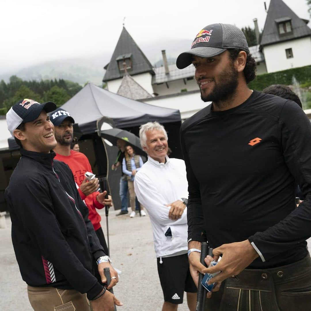 マッテオ・ベレッティーニさんのインスタグラム写真 - (マッテオ・ベレッティーニInstagram)「Recap of the day: 1)Fake smile hiding the fact that I never played golf in my life 2)Having no idea of what I had to do  3)Casually hitting a ball 4)Lifting the trophy like everything was under control  - Great win team #soccercoin😂😂 @dennisnovi @moritzthiem @robertobautistaagut - Thanks @generaliopen 📸 @stefan.voitl」7月7日 6時22分 - matberrettini