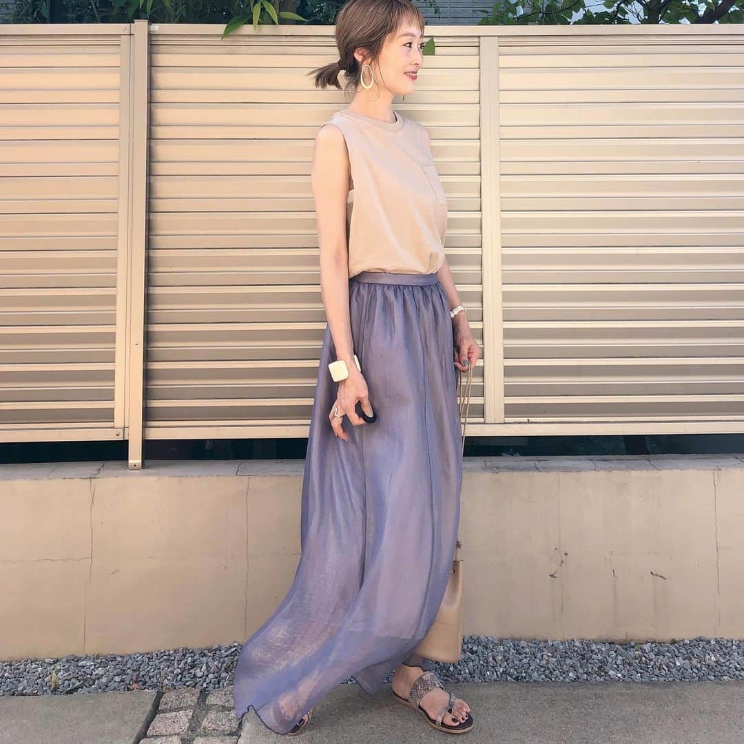 Kikuno Sayumiさんのインスタグラム写真 - (Kikuno SayumiInstagram)「〻gray skirt〻 ・ ・ ・ @kareishop のシースルースカート𓇠 これ、透け感や動いた時のふわっと感がすごく好き🤍動画撮ったから見てみてね🥰 ・ コーデがシンプルだから#パイソンサンダル でポイントを。 ・ ・ tops&shoes▶ @grl_official skirt▶ @kareishop ・ ・ #ファッション#コーデ#fashion#ママ#ママコーデ#プチプラコーデ#大人カジュアル#ヘアアレンジ#mineby3mootd#大人可愛い#ジユジョ#授乳コーデ#ママリファッション#ママリ#シンプルコーデ#kareiコーデ #お洒落さんと繋がりたい#ママコーデ #mamagirl#locari#lucrajp#ママリ#ママリファッション#GRL#グレイル」7月7日 6時34分 - sayumikikuno