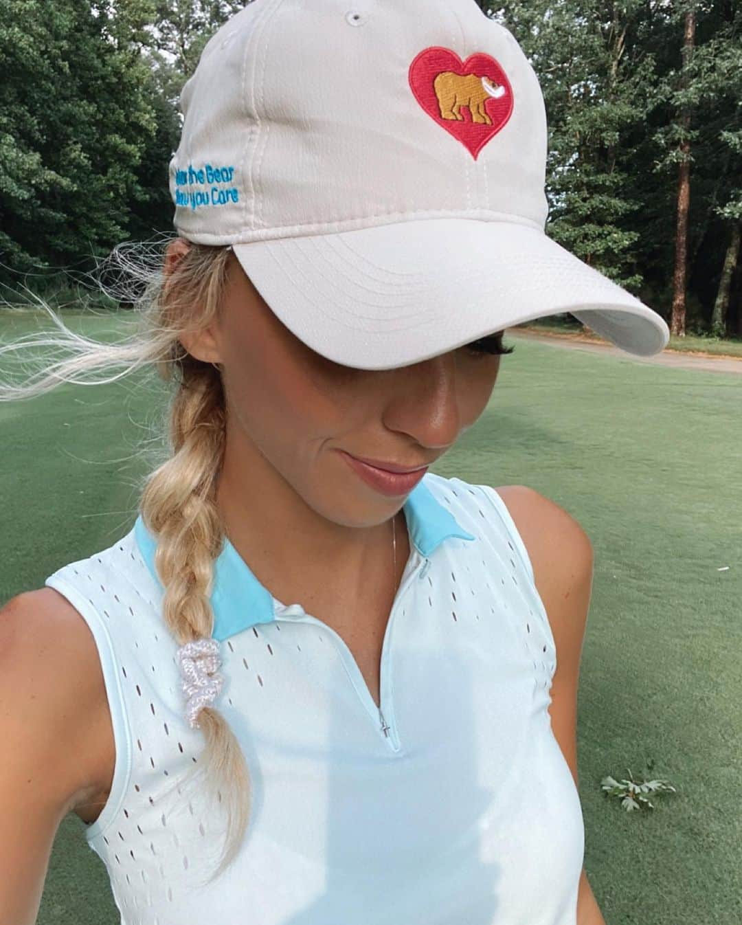 Elise Lobbさんのインスタグラム写真 - (Elise LobbInstagram)「Wear the bear. Show you care! 🤍 swipe 👉🏼 to see my @jacknicklaus @nicklaus4kids hat. For every $100 donation, the Nicklaus Children’s Health Care Foundation will send you a hat with the iconic Golden Bear wearing a face mask, and proudly match your gift.  All proceeds will support the Nicklaus Children’s Hospital COVID-19 Relief Fund, which provides personal protective equipment (PPE) and other needs for patients and front-line health care workers. LINK IN STORY🥰 #golf」7月7日 6時31分 - eliselobb