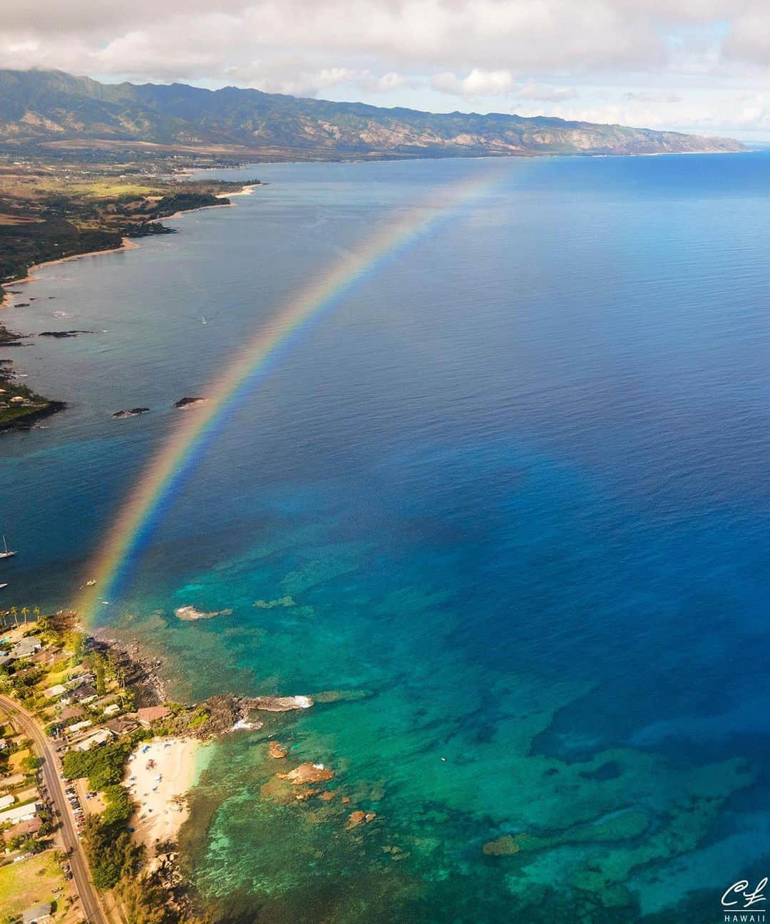 クラーク・リトルさんのインスタグラム写真 - (クラーク・リトルInstagram)「One of the many reason I live on the north shore of Oahu 😍🌊🌴☀️🌈 #sevenmilemiracle #clarklittle 🆑」7月7日 6時46分 - clarklittle