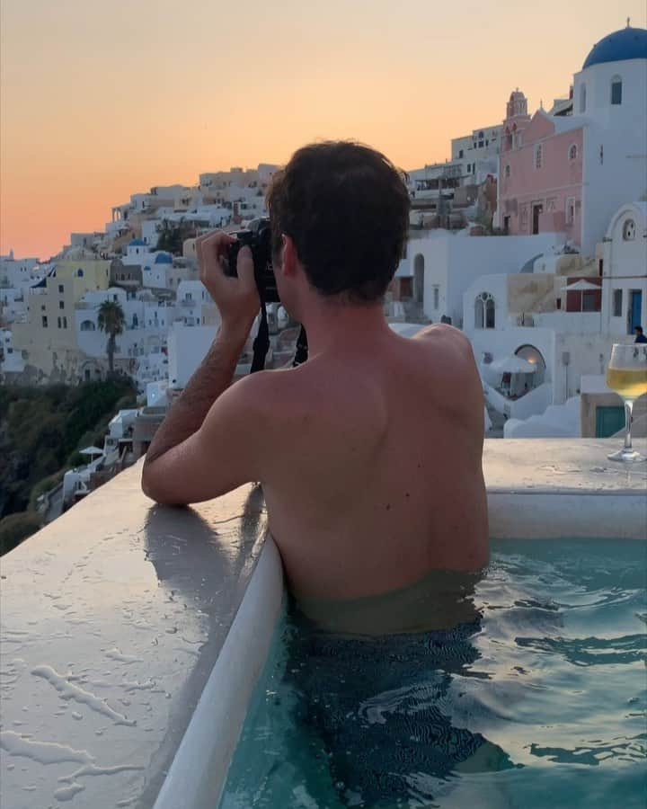 アーネスト・グリーンのインスタグラム：「As some of you may have guessed, the photograph used on the Purple Noon album cover was taken in Santorini, Greece.  I’ve been lucky enough to travel all over the world throughout my career with WO - and I can honestly say that some of the most beautiful sunsets I’ve ever seen happened during my brief travels throughout the Greek isles.  The Mediterranean coastline - with its rugged elegance and old-world charm - quickly became the main inspiration for PN - and in a lot of ways the songs were written with the landscape in mind.  I tried to load the songs with the same romance, glamour, and exoticism that I felt during those cherished memories from the trip.  I hope you get a tiny glimpse of all of these things when you look at the artwork and when you finally get to hear the full record on August 7…」