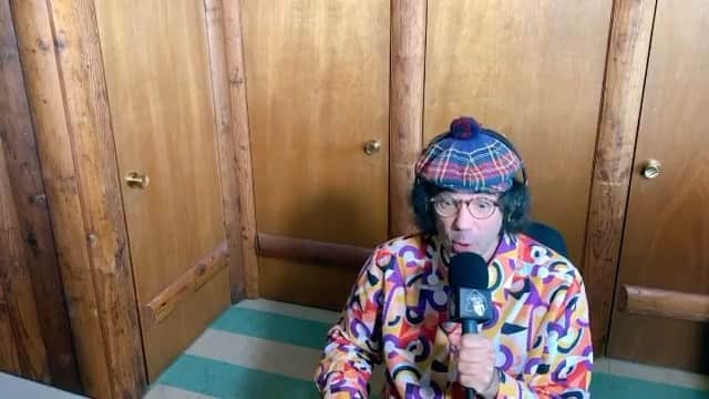 デイミアン・リラードのインスタグラム：「Shoutout to my man @nardwuar for having me on his show last week. Probably the most unique interview I’ve ever done. He really does his research lol. Hit the link in my bio to watch the full episode.」