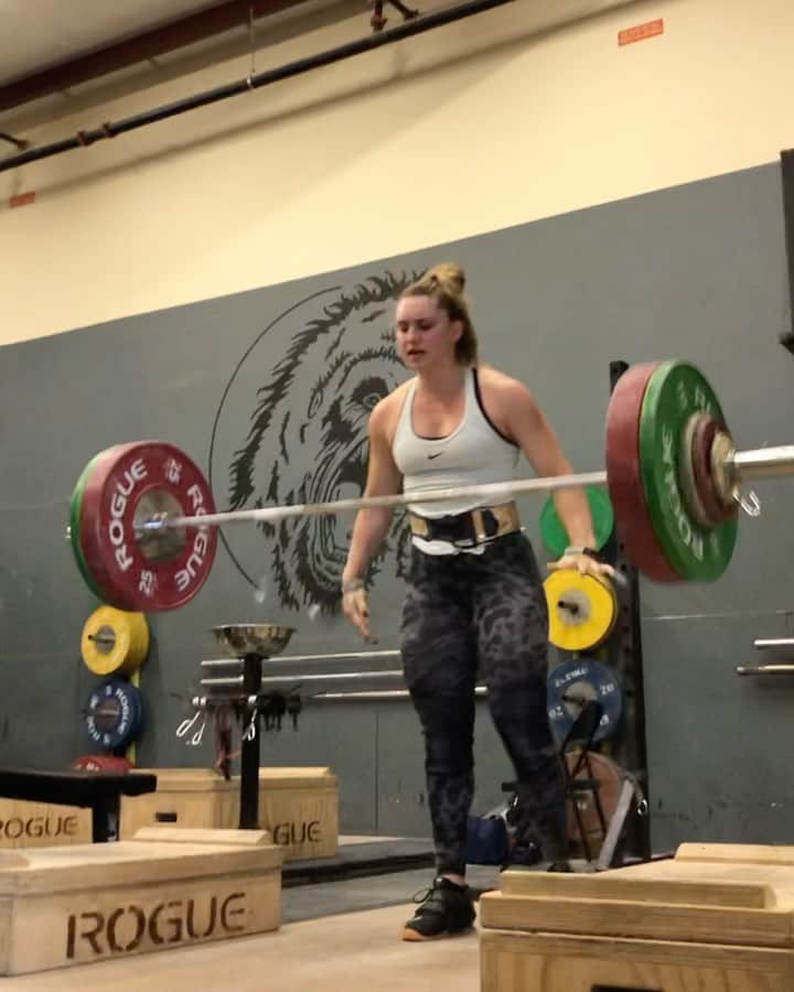 マッティ・ロジャーズのインスタグラム：「101kg/222lbs x 3 fueled by a redirected mid-session anxiety attack. Proud of myself for this one, I’ll be honest. Not going to pretend I feel amazing all the time & sometimes things outside of training try and get in the way of focused training brain. But facing the feelings head on and getting a handle on things BEFORE it turns into full blown panic is something @aimees2cents & I have been working on. Yeah the lifts are cool, but getting control of your breathing and heart rate before it reaches IM IN A CRISIS mode is way cooler. Featuring some other not as fun things. Mondays are hard & take fucking forever, but successfully finishing Monday sessions by far feels the best out of all my training days. I think tired is an understatement, but SURVIVED ANOTHER MONDAY (somehow). BW 76.6. @aimees2cents @catalystathletics @2poodperformance @roguefitness」