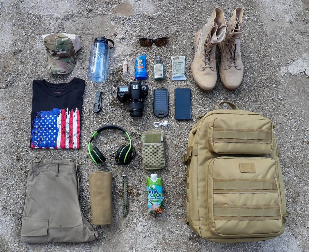 のインスタグラム：「Prepared for any summer adventure ✅  #rothco #tactical #gear #outdoorsmand #hiking #camping #summeradventures #edc #bugoutbag」