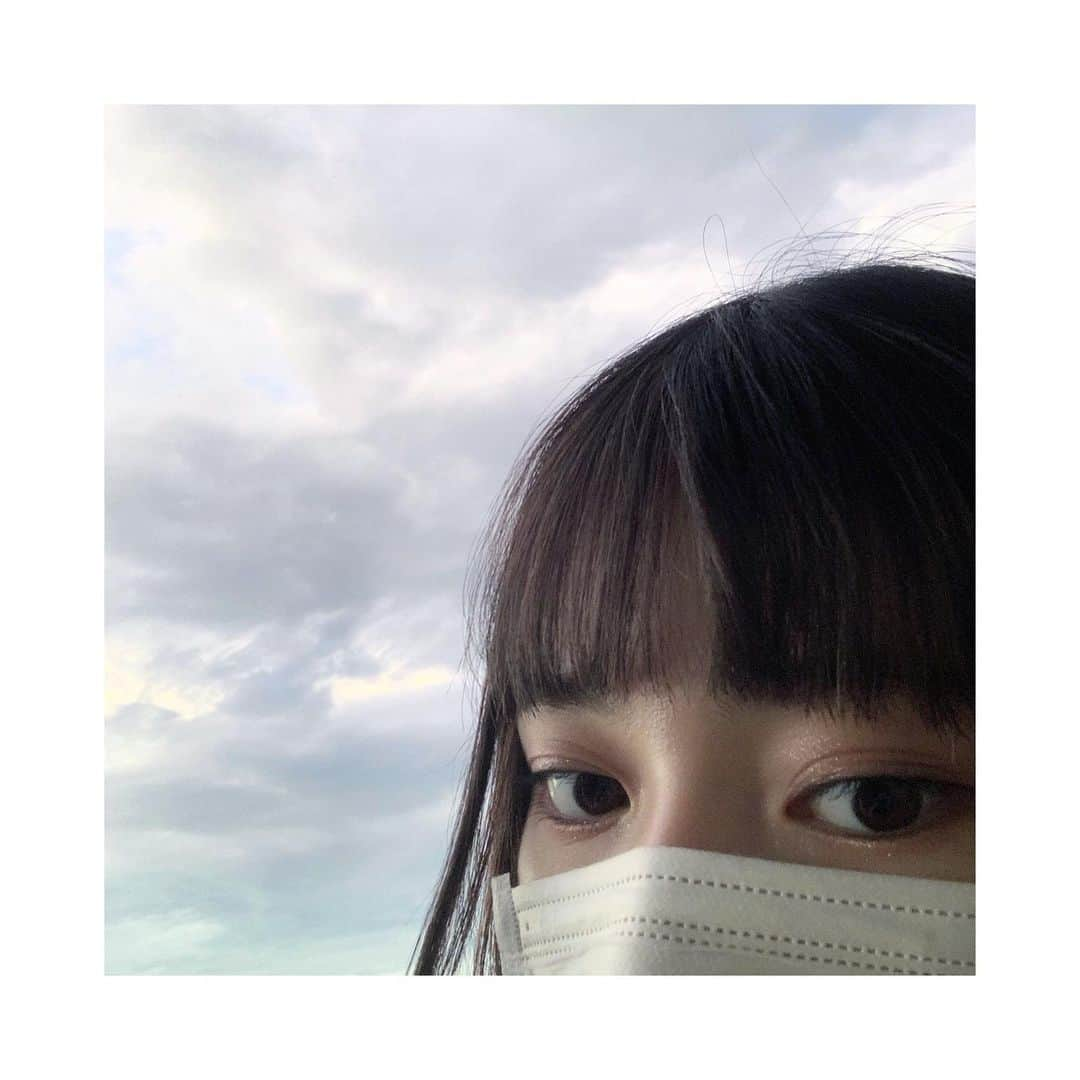 吉澤悠華さんのインスタグラム写真 - (吉澤悠華Instagram)「.﻿ ﻿ ﻿ ﻿ おはようございます。﻿ ﻿ 今日は「七夕」ですね。﻿ そして16歳最後の日です。﻿ ﻿ この前の空の写真撮った時﻿ ついでに自撮りもしようと思ったけど﻿ 逆光だし雲綺麗に写ってなかったです。笑﻿ 合成写真みたいですね。 ﻿ ﻿ ﻿ #sjk #jk2 #アイドル #양복 #아이돌 #고교생 #sky #空 #雲 #clouds #自撮り #followｍe #逆光 #七夕 #16歳 #合成写真みたい」7月7日 7時35分 - harurunfrog_78