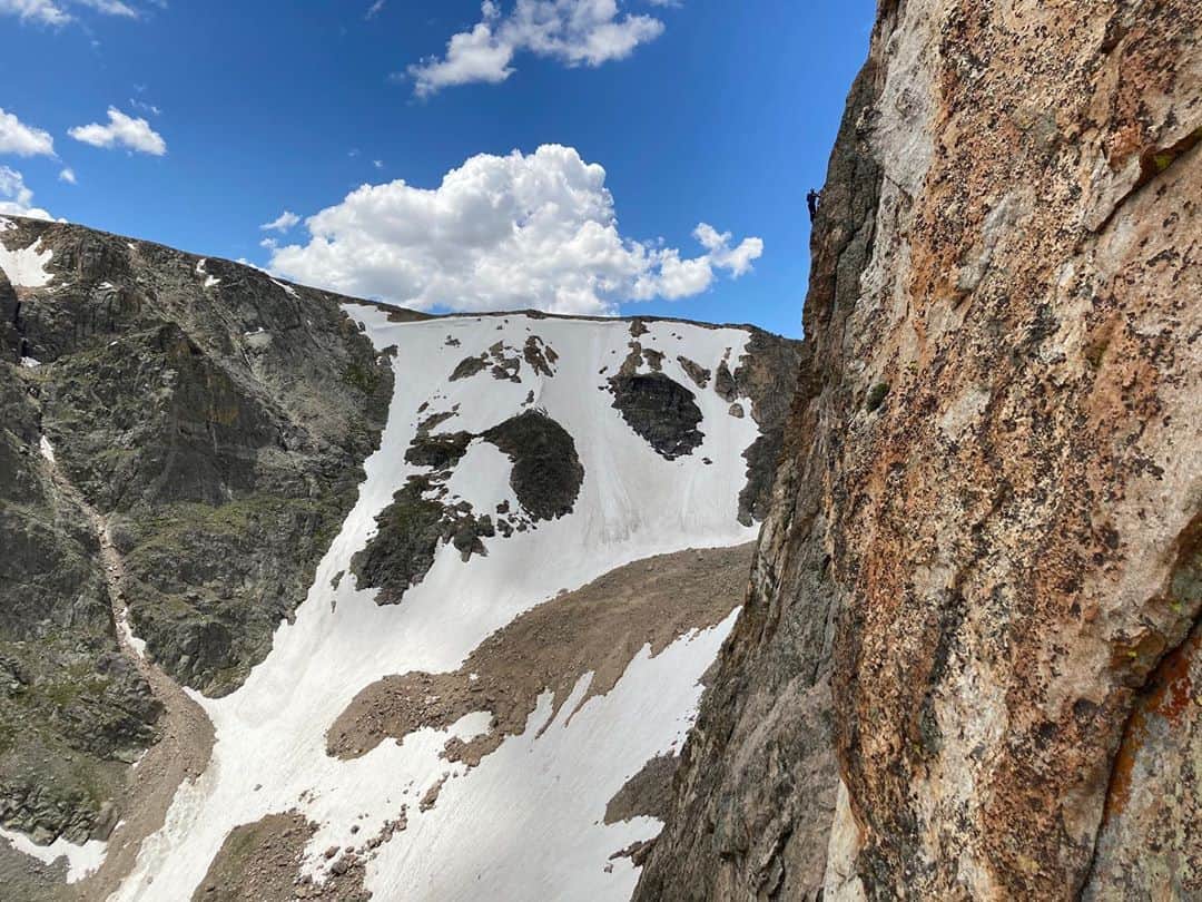 アレックス・オノルドのインスタグラム：「Getting socially distant in Rocky Mountain National Park.... Photo and tour guiding by @maurybirdwell.」