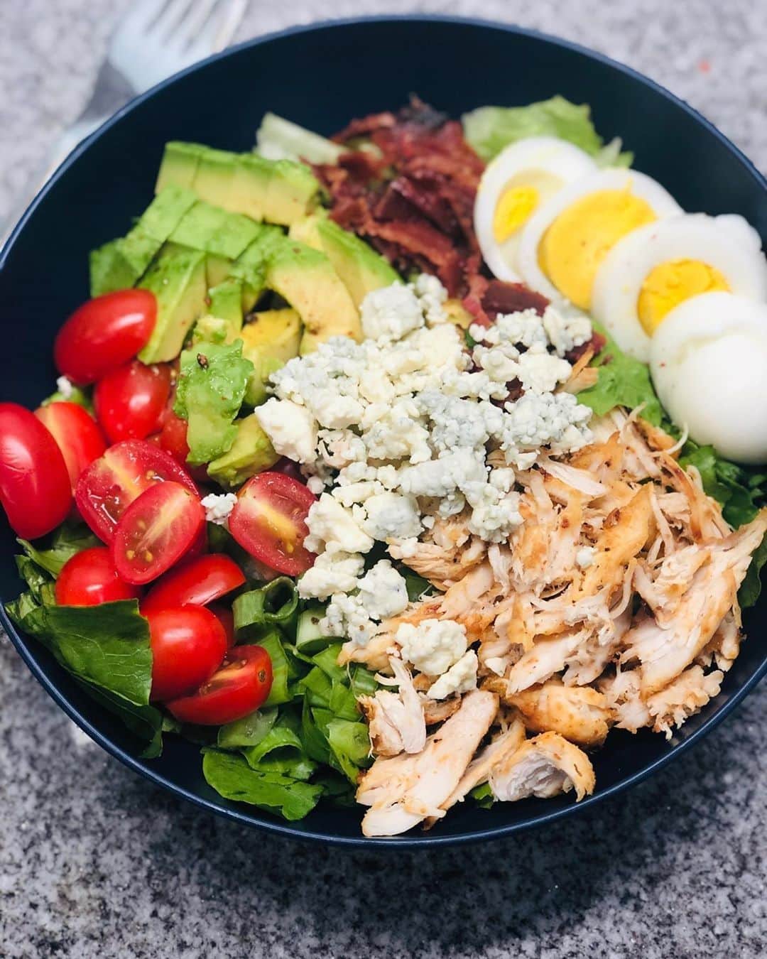 Flavorgod Seasoningsさんのインスタグラム写真 - (Flavorgod SeasoningsInstagram)「Customer @melwade60 with a Fresh Cobb Salad.⁠ 🍗 Grilled chicken breast or roasted chickpeas (seasoned with @flavorgod Bacon Lovers Seasoning).⁠ -⁠ Add delicious flavors to your meals!⬇️⁠ Click link in the bio -> @flavorgod  www.flavorgod.com⁠ -⁠ 🥓 Crispy bacon, crumbled (optional)⁠ 🍅 Grape tomatoes, sliced⁠ 🥬 1 large head romaine lettuce, chopped⁠ 🥑 Avocado, sliced.⁠ 🧅 Green onions, sliced⁠ 🥚 Boiled egg, sliced⁠ 🧀 Blue cheese crumbles⁠ Topped with blue cheese dressing and Flavorgod Himalayan Salt & Pink Peppercorn Seasoning .⁠ -⁠ Flavor God Seasonings are:⁠ 💥 Zero Calories per Serving ⁠ 🙌 0 Sugar per Serving⁠ 🔥 #KETO & #PALEO Friendly⁠ 🌱 GLUTEN FREE & #KOSHER⁠ ☀️ VEGAN-FRIENDLY ⁠ 🌊 Low salt⁠ ⚡️ NO MSG⁠ 🚫 NO SOY⁠ 🥛 DAIRY FREE *except Ranch ⁠ 🌿 All Natural & Made Fresh⁠ ⏰ Shelf life is 24 months⁠ -⁠ #food #foodie #flavorgod #seasonings #glutenfree #mealprep #seasonings #breakfast #lunch #dinner #yummy #delicious #foodporn」7月7日 8時01分 - flavorgod
