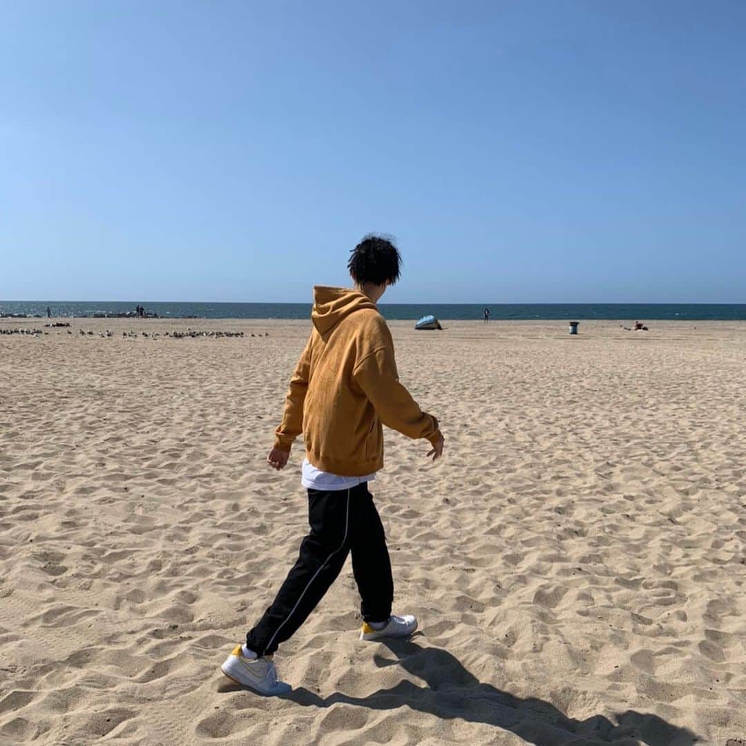 のインスタグラム：「. . Summer in the air Hmmm🔥🌎💦 . 今年はBBQとかしたいっす✌🏻💞 .」