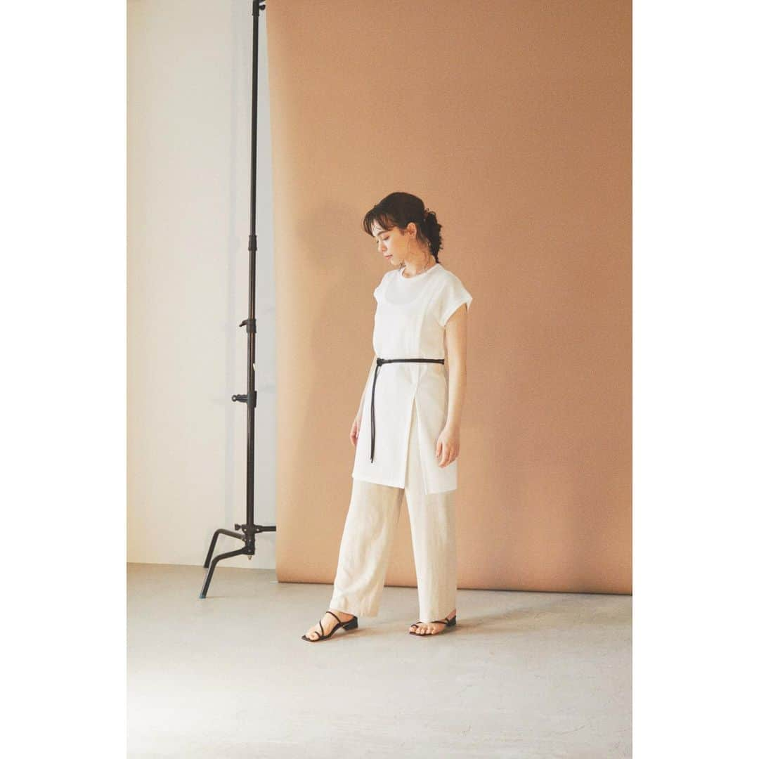 アヴァンリリィのインスタグラム：「RECOMMEND  LINEN ITEM ㅤㅤㅤㅤㅤㅤㅤㅤㅤㅤㅤㅤㅤ 店舗・SHEL'TTER WEBSTOREにて発売中🚚 ㅤㅤㅤㅤㅤㅤㅤㅤㅤㅤㅤㅤㅤ ：TOPS スリットチュニック Price.¥4,990+tax No.180DS180-1910 ㅤㅤㅤㅤㅤㅤㅤㅤㅤㅤㅤㅤㅤ ：PANTS イージーパンツ Price.¥5,990+tax No.180DS131-2220 ㅤㅤㅤㅤㅤㅤㅤㅤㅤㅤㅤㅤㅤ ：BELT ダブルコードリングベルト Price.¥3,990+tax No.180DS855-1730 ㅤㅤㅤㅤㅤㅤㅤㅤㅤㅤㅤㅤㅤ ：SHOES スクエアトングミュール Price.¥5,990+tax No.180DS655-2420 ㅤㅤㅤㅤㅤㅤㅤㅤㅤㅤㅤㅤㅤ 画像をタップで商品詳細をご覧いただけます🔍 _______________________________________________________ #AVANLILY #アヴァンリリィ」