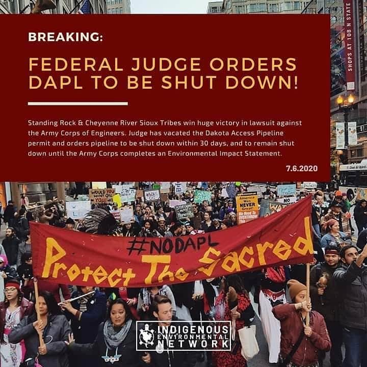 アダム・レヴィーンのインスタグラム：「@indigenousrising Breaking: A federal judge has just ordered for the Dakota Access Pipeline to be completely shut down! This is a part of the ongoing lawsuit filed by The Standing Rock and Cheyenne River Sioux Tribal Nations. Dakota Access Pipeline has 30 days to completely shut down and remain shut down until the Army Corps of Engineers completes an environmental impact statement. #NoDAPL #protectthesacred」