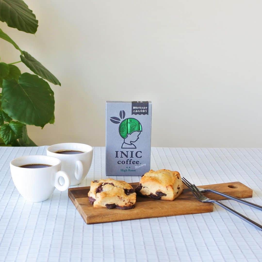 INIC coffeeさんのインスタグラム写真 - (INIC coffeeInstagram)「朝、コーヒーを楽しむ時間は、何よりのリラックスタイム。 簡単なものでも、心が豊かになります。 こんな時間に似合うのは＜High Roast＞がぴったり。 コク・苦味・酸味のそれぞれが主張しすぎず、見事に調和した美味しさで、心穏やかにしてくれる味わいですよ。  ▼INIC Roastery High Roast https://www.inic-market.com/fs/inicmarket/4560466071625/ #コーヒーのある暮らし #☕️ #コーヒー #coffee #coffeetime #プラスオンコーヒー #コーヒー大好き #コーヒー巡り #コーヒーブレイク #コーヒー☕️ #コーヒーライフ #コーヒーのある生活 #コーヒー時間 #iniccoffee #イニックコーヒー #カフェスタグラム #ホットコーヒー #アイスコーヒー #ラテ #アイスコーヒーの季節 #ハイロースト #おうちカフェ #家カフェ #ホームカフェ #朝ごはん #ロースタリー #スペシャルティコーヒー」7月7日 8時33分 - iniccoffee