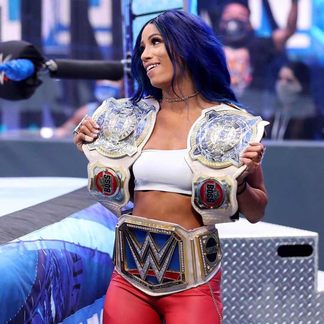 サシャ・バンクスさんのインスタグラム写真 - (サシャ・バンクスInstagram)「Get used to this @wwe_asuka #sasha3shows #Raw #Smackdown #NXT #2beltzbanks #legitboss #bayley3brands」7月7日 8時46分 - themercedesvarnado