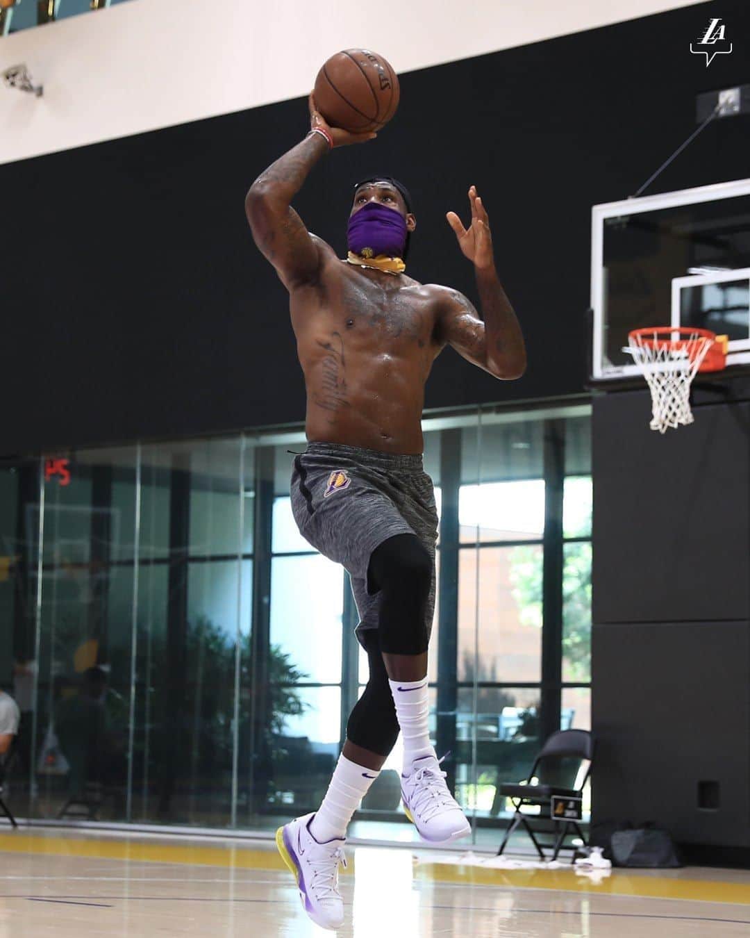 Los Angeles Lakersさんのインスタグラム写真 - (Los Angeles LakersInstagram)「Be part of this team: Wear Your Mask」7月7日 8時52分 - lakers