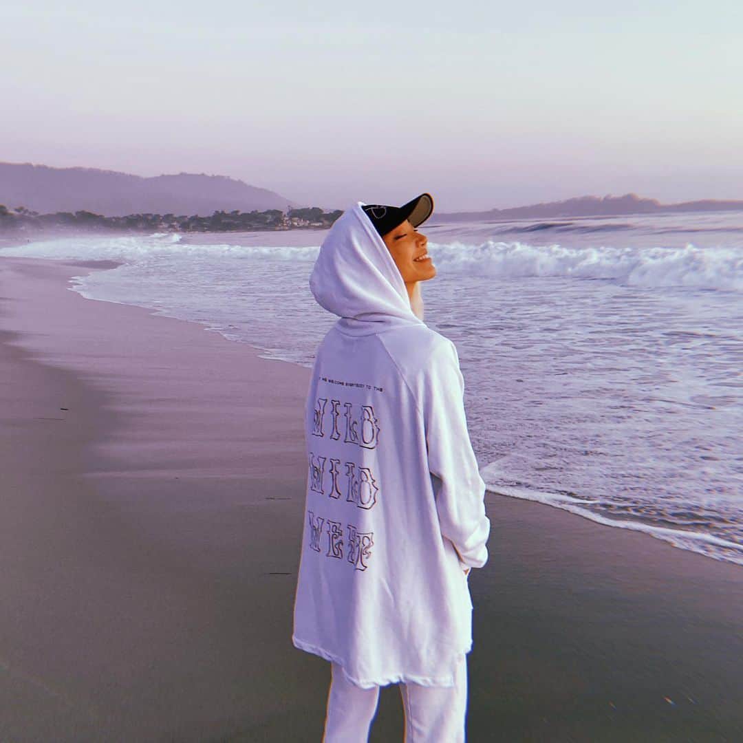 のインスタグラム：「Can someone be called an ‘ocean person’? Clearly I am」