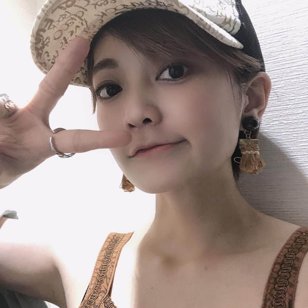 芹川有里さんのインスタグラム写真 - (芹川有里Instagram)「大した用事ではなかったけど、 ちゃんとメイクして、 お気に入りの服を着て、 友達デザインのイヤリングをして、 気分が上がる⤴︎✨ . #セルフプロデュース #モチベーション #あげみざわ」7月7日 9時14分 - seri53