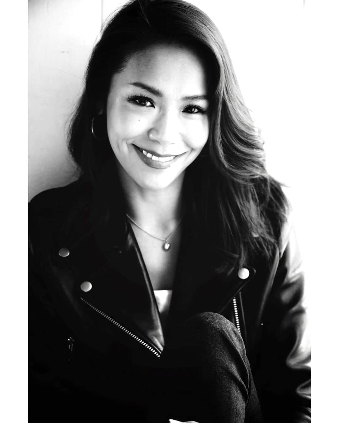坂倉アコのインスタグラム：「🖤  📸by @teren_o ;)  　　　   #blackandwhitephotography #📸 #📷 #LA #me #photoshoot #fun #goodtimes #life #headshot #terenoddo #womenempowerment」