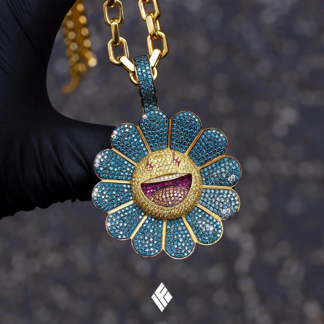 HYPEBEASTさんのインスタグラム写真 - (HYPEBEASTInstagram)「@hypebeaststyle: @benballer has debuted his latest project with @takashipom and @jbalvin. The collaboration features 10 chains made from all-natural gemstones and diamonds for J Balvin's "Colores" album.⁠⠀ Photo: Ben Baller」7月7日 9時18分 - hypebeast
